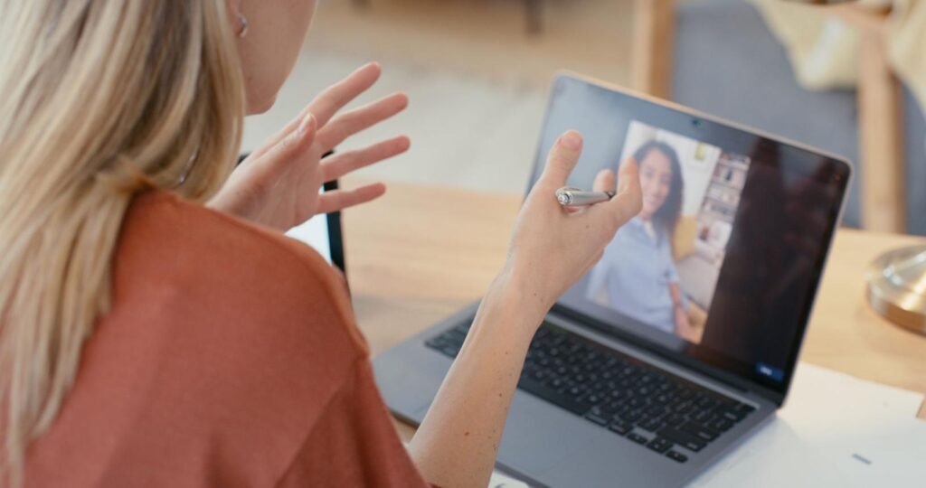 Online Mindset Coaching helping individuals build confidence and achieve personal growth