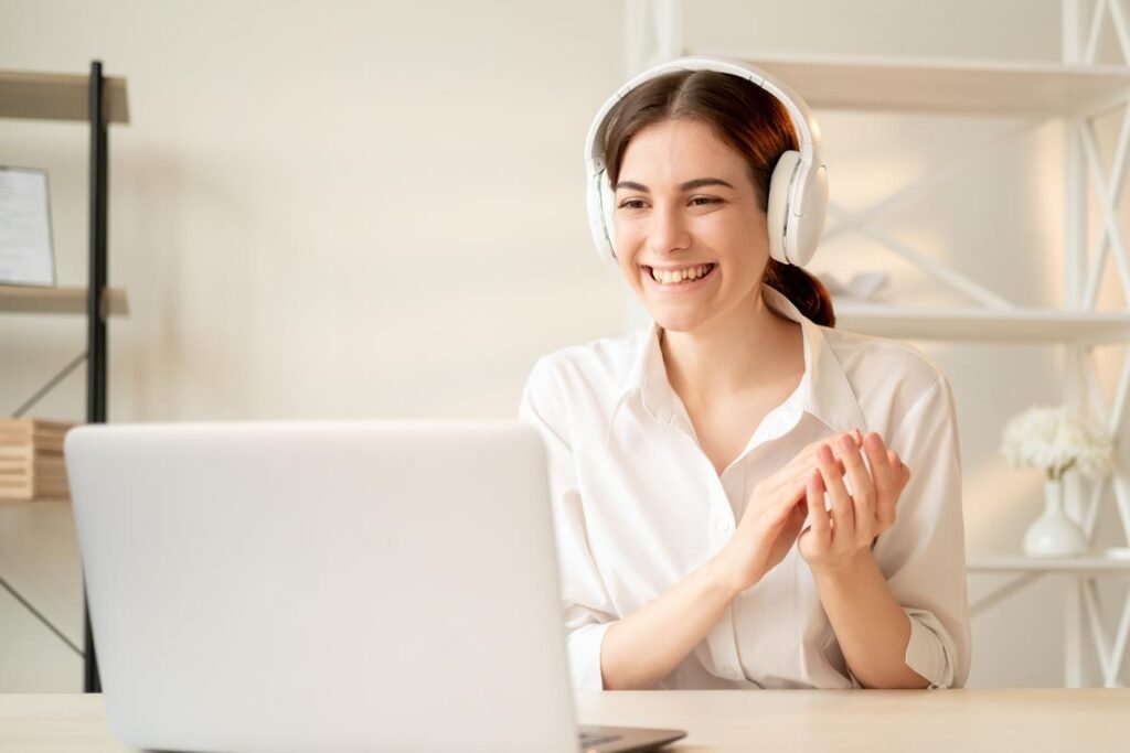Positive Psychology Coaching Online helping women build happiness, resilience, and confidence through virtual coaching